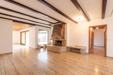 SEHR GROSSE 5,5-ZIMMER-WOHNUNG mit XXL-Terrasse und Außenstellplatz